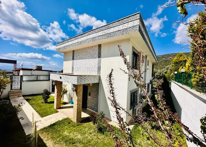 Bella Κουσάντασι